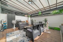 Flora Road (D17), Terrace #460375151